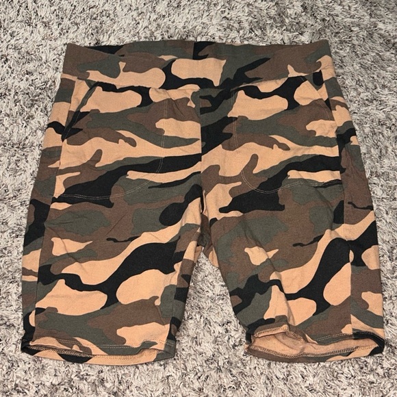 Torrid 9” Pocket Bike Shorts Camo Cadet - Picture 6 of 6